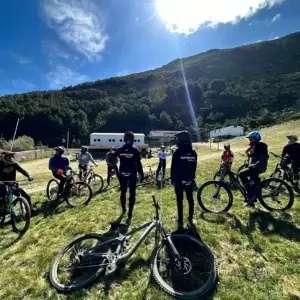 ESCUELA - CLUB DOWNHILL LA PINILLA